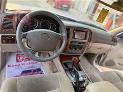 تۆیۆتا لاند کروزەر